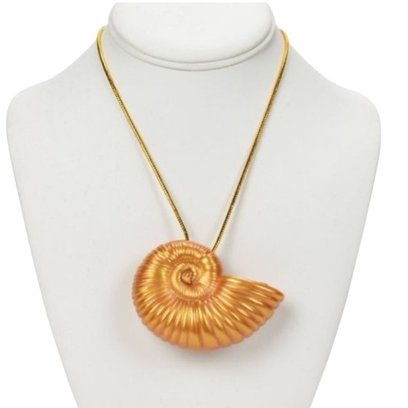 NWT Disney’s The Little Mermaid Singing Seashell Necklace - Picture 3 of 3